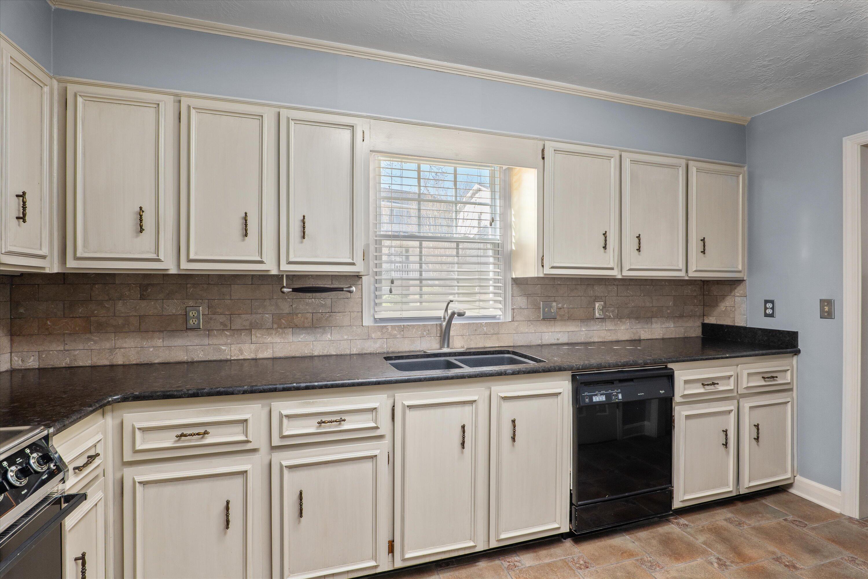 2005 Summer Ridge Drive