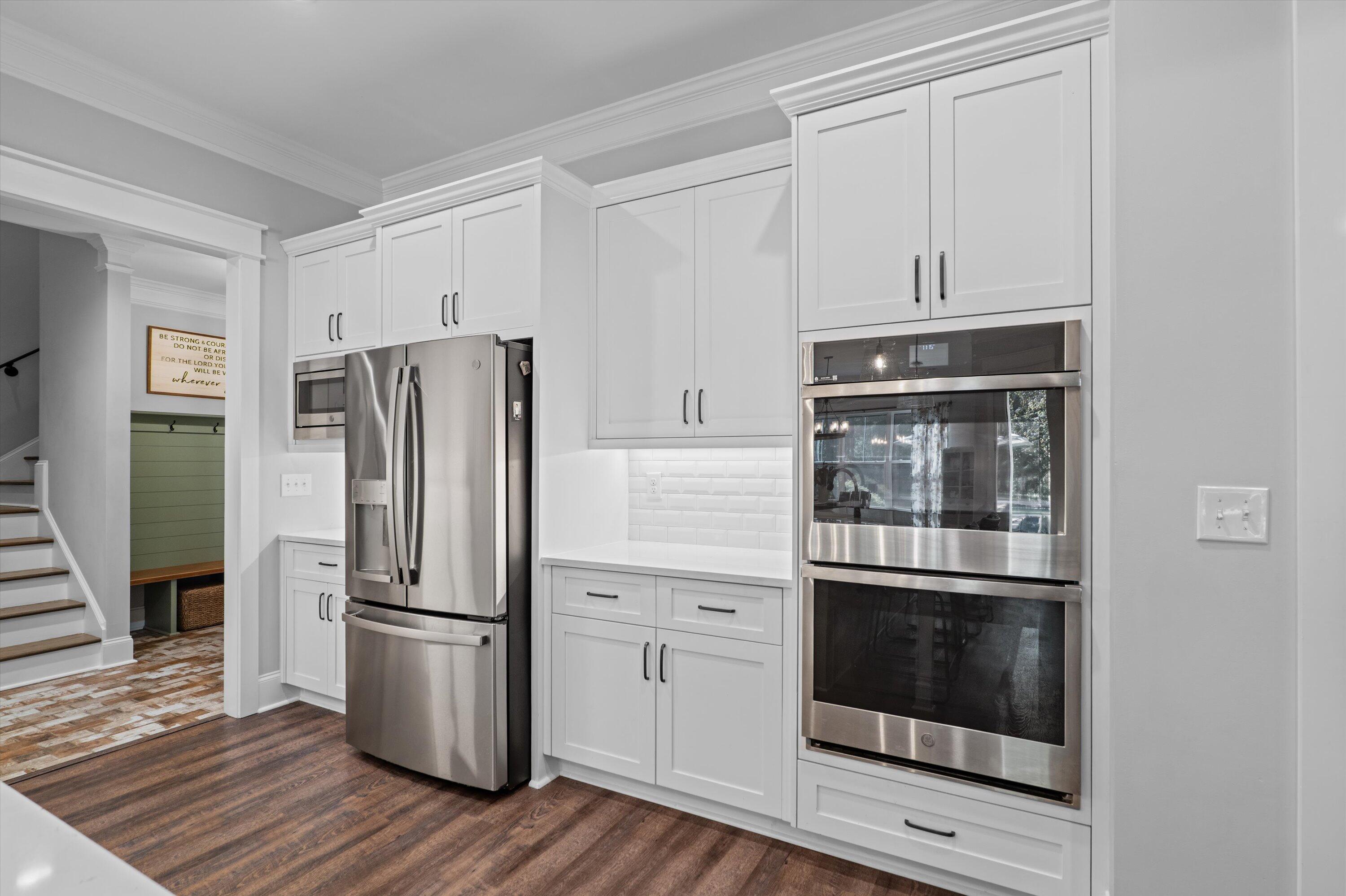 390 Shagbark Way Way
