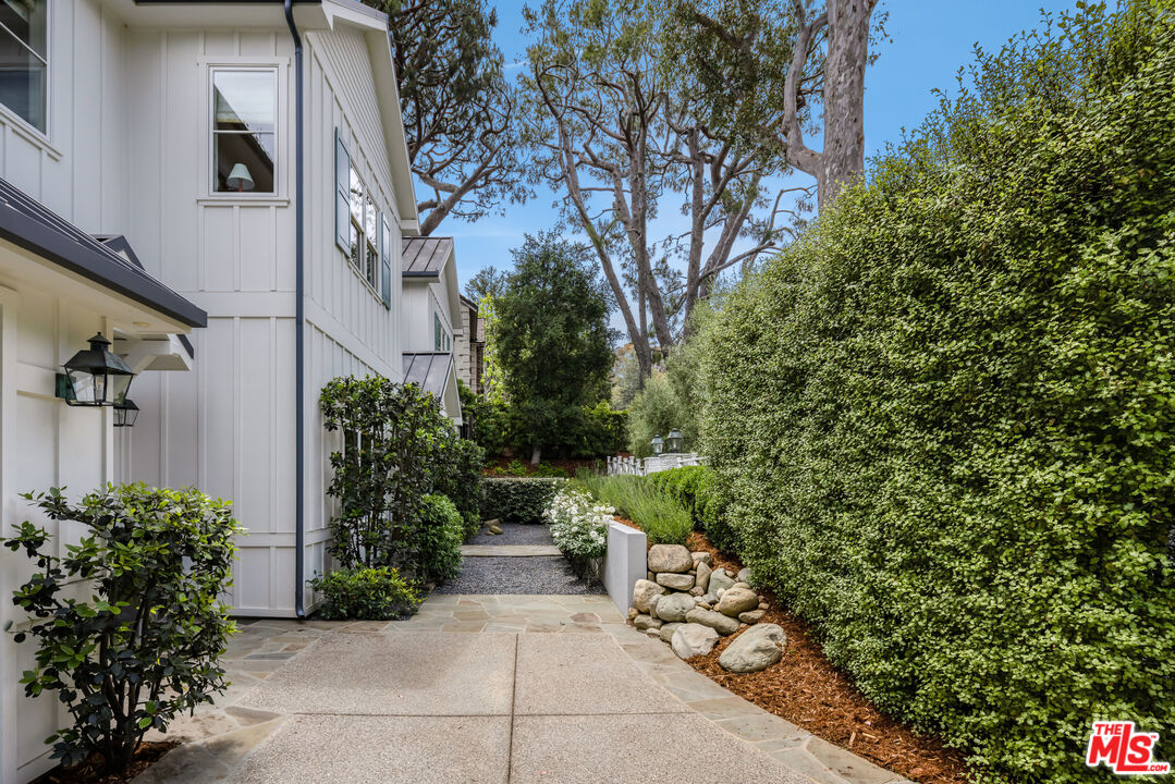 Sophisticated Coastal Design by Gray Malin