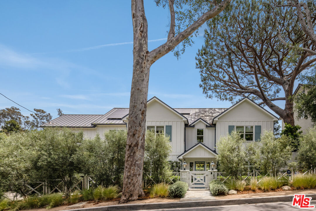 Sophisticated Coastal Design by Gray Malin