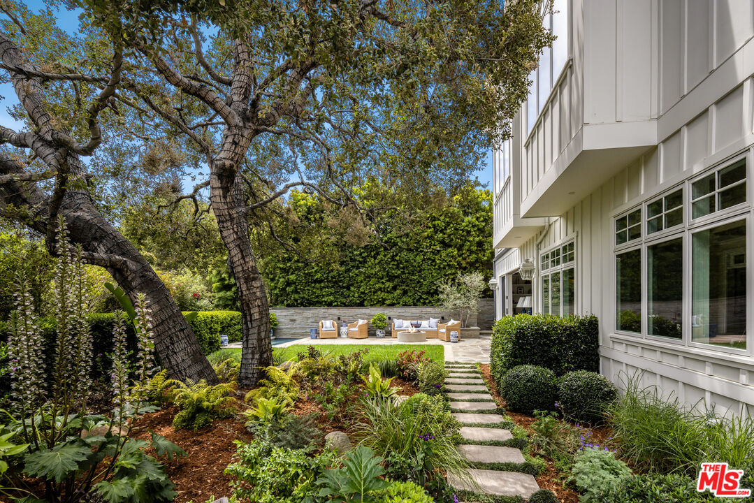 Sophisticated Coastal Design by Gray Malin