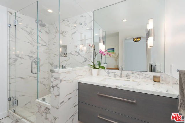 Prestigious Plaza Towers | 5-Star Amenities - Full Service Building