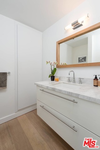 Prestigious Plaza Towers | 5-Star Amenities - Full Service Building