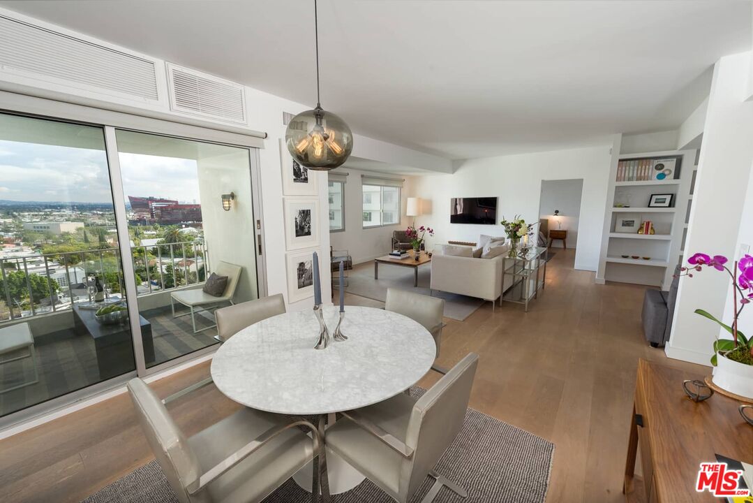 838 N DOHENY DR Unit: 807