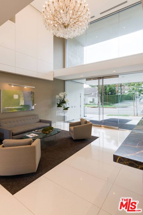 838 N DOHENY DR Unit: 807