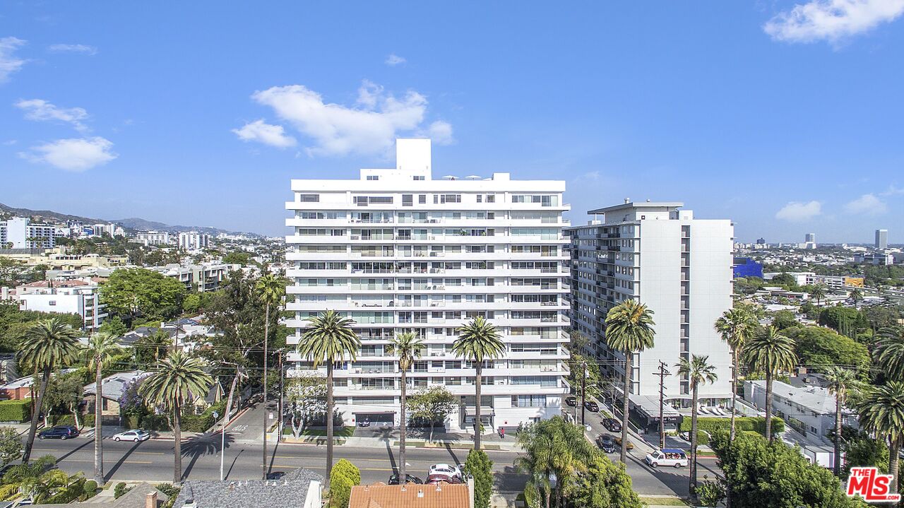 838 N DOHENY DR Unit: 807