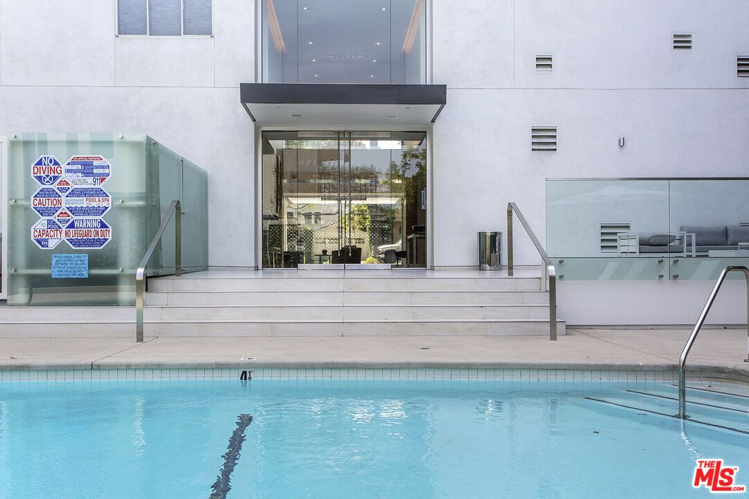 838 N DOHENY DR Unit: 807