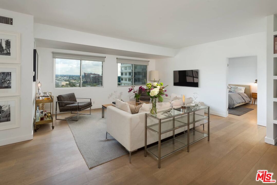 838 N DOHENY DR Unit: 807