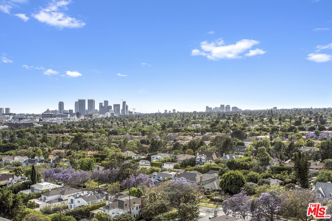 838 N DOHENY DR Unit: 807