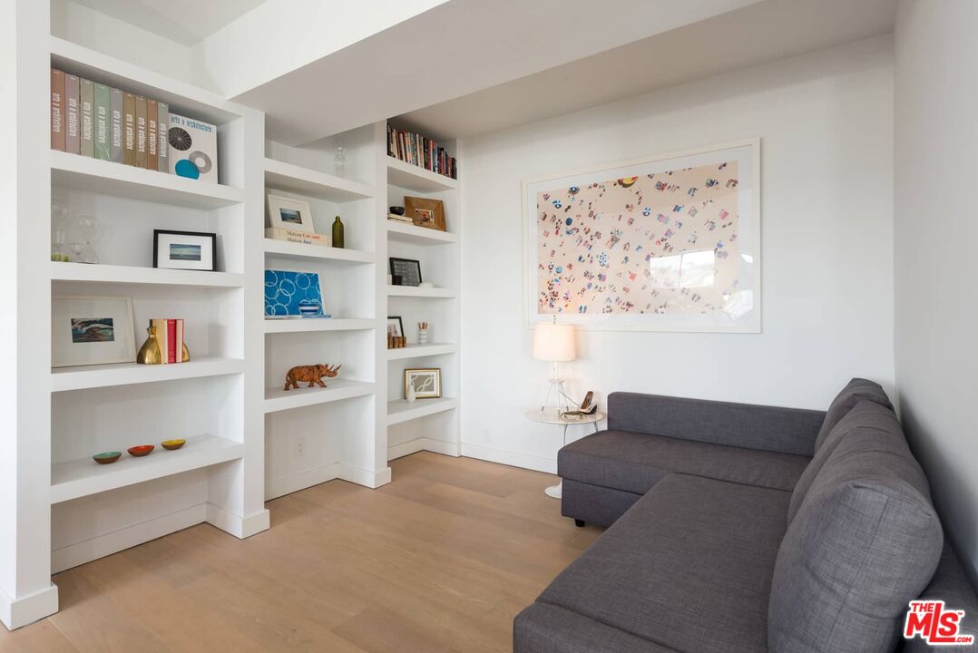 838 N DOHENY DR Unit: 807