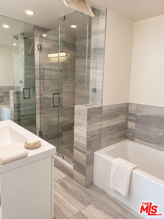 Prestigious Plaza Towers | 5 Star Amenities