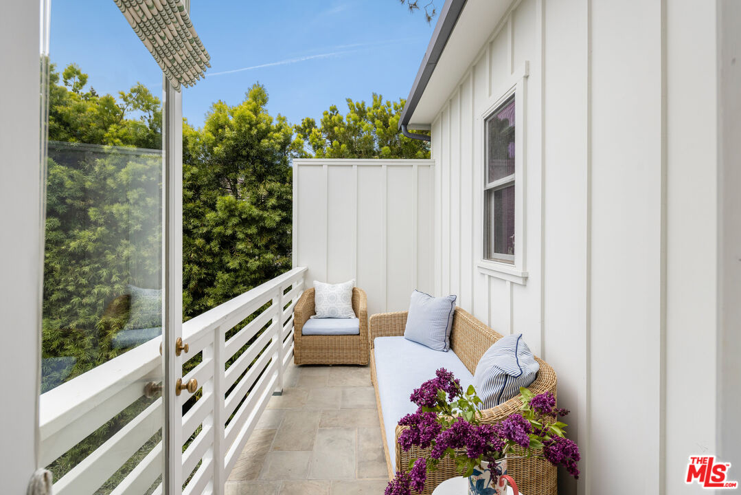 Sophisticated Coastal Design in Rustic Canyon