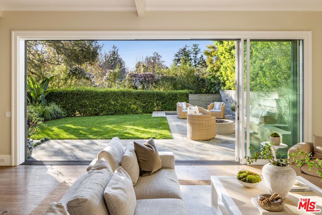 Sophisticated Coastal Design in Rustic Canyon