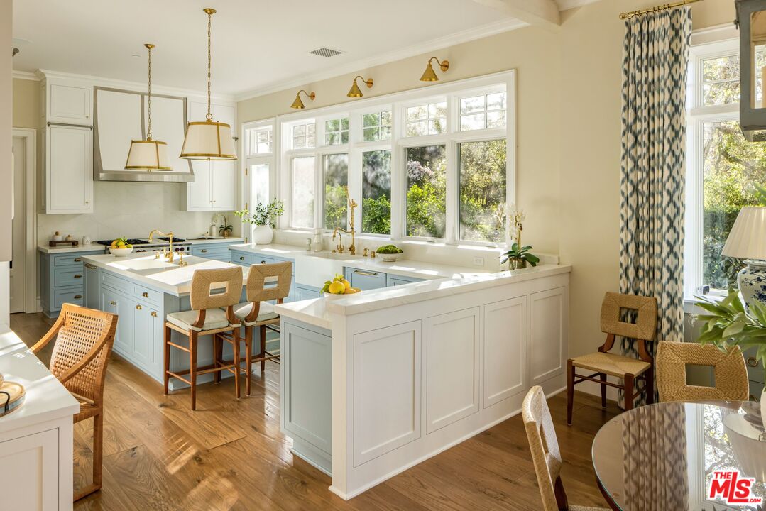 Sophisticated Coastal Design in Rustic Canyon