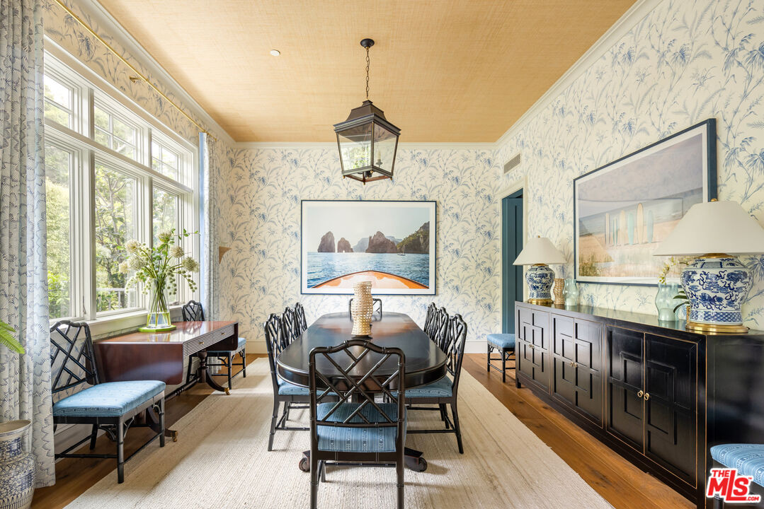 Sophisticated Coastal Design in Rustic Canyon