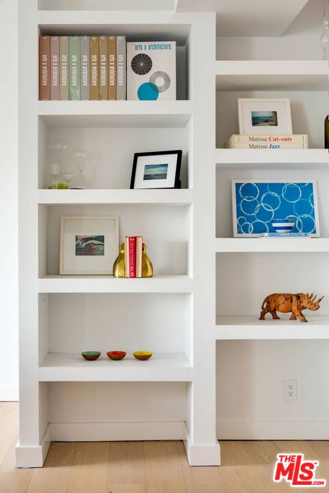 838 N DOHENY DR Unit: 807