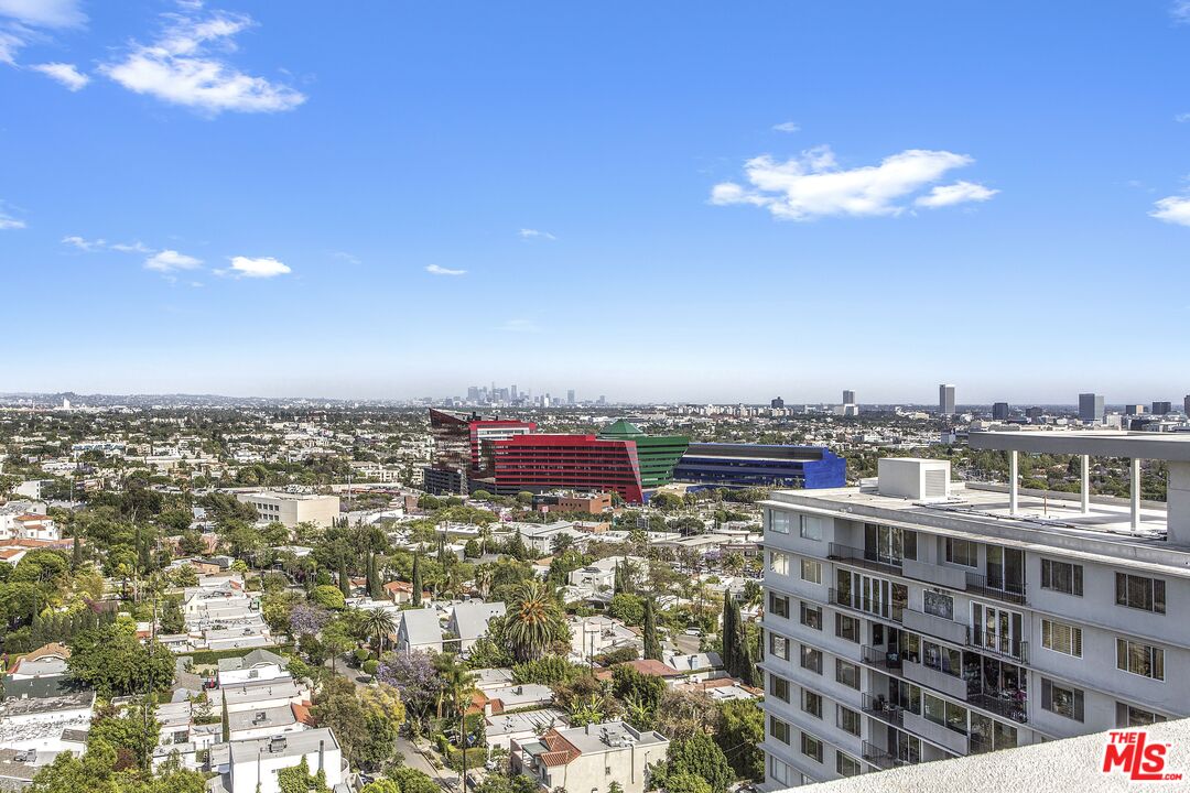 838 N DOHENY DR Unit: 807