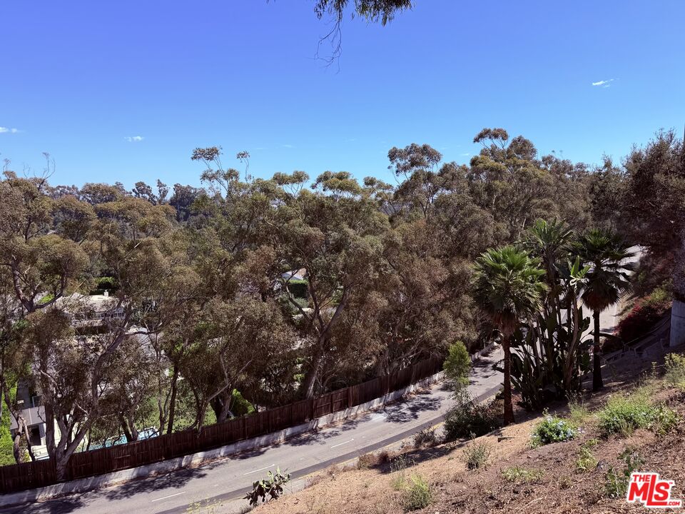 Coveted Chautauqua Rim Lot Above Sunset Blvd | 18,000sqft