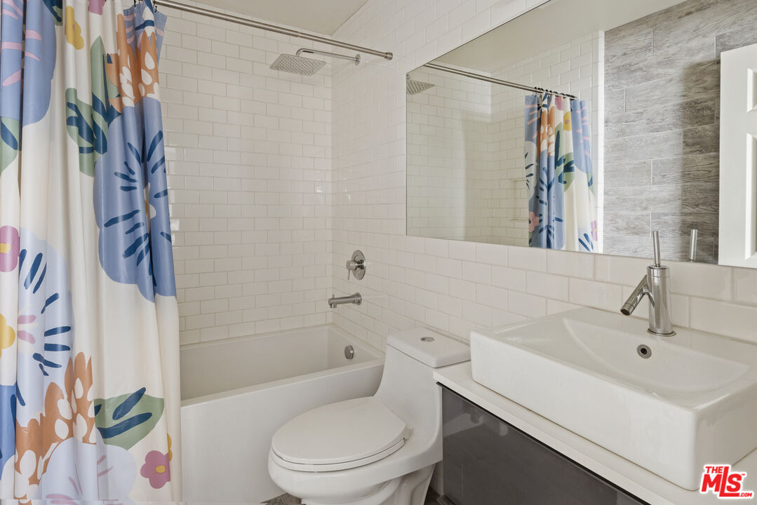 12530 Venice Blvd Unit: 3