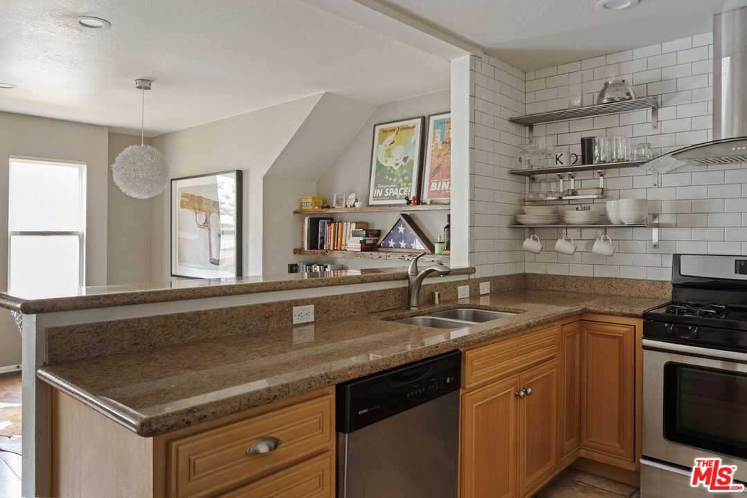 12530 Venice Blvd Unit: 3
