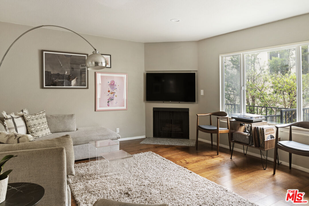 12530 Venice Blvd Unit: 3