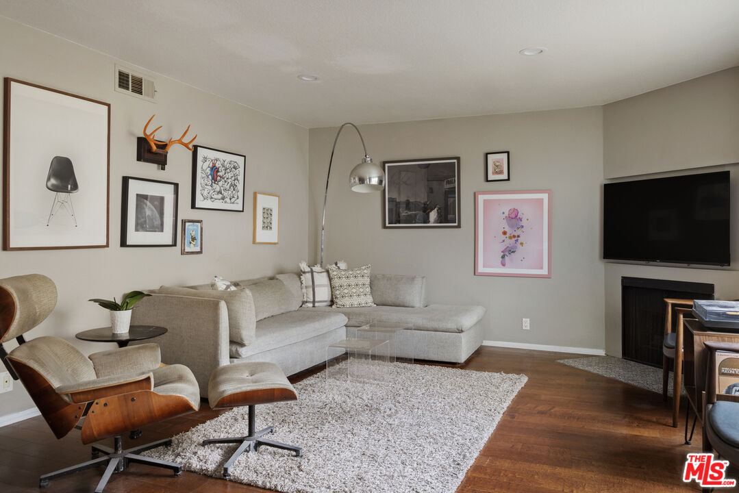 12530 Venice Blvd Unit: 3