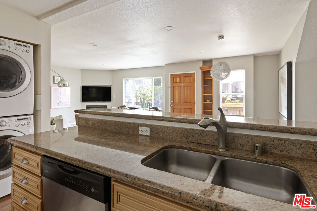 12530 Venice Blvd Unit: 3