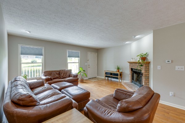 2715 Standing Oak Dr