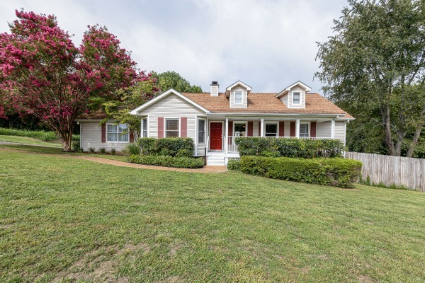 2715 Standing Oak Dr