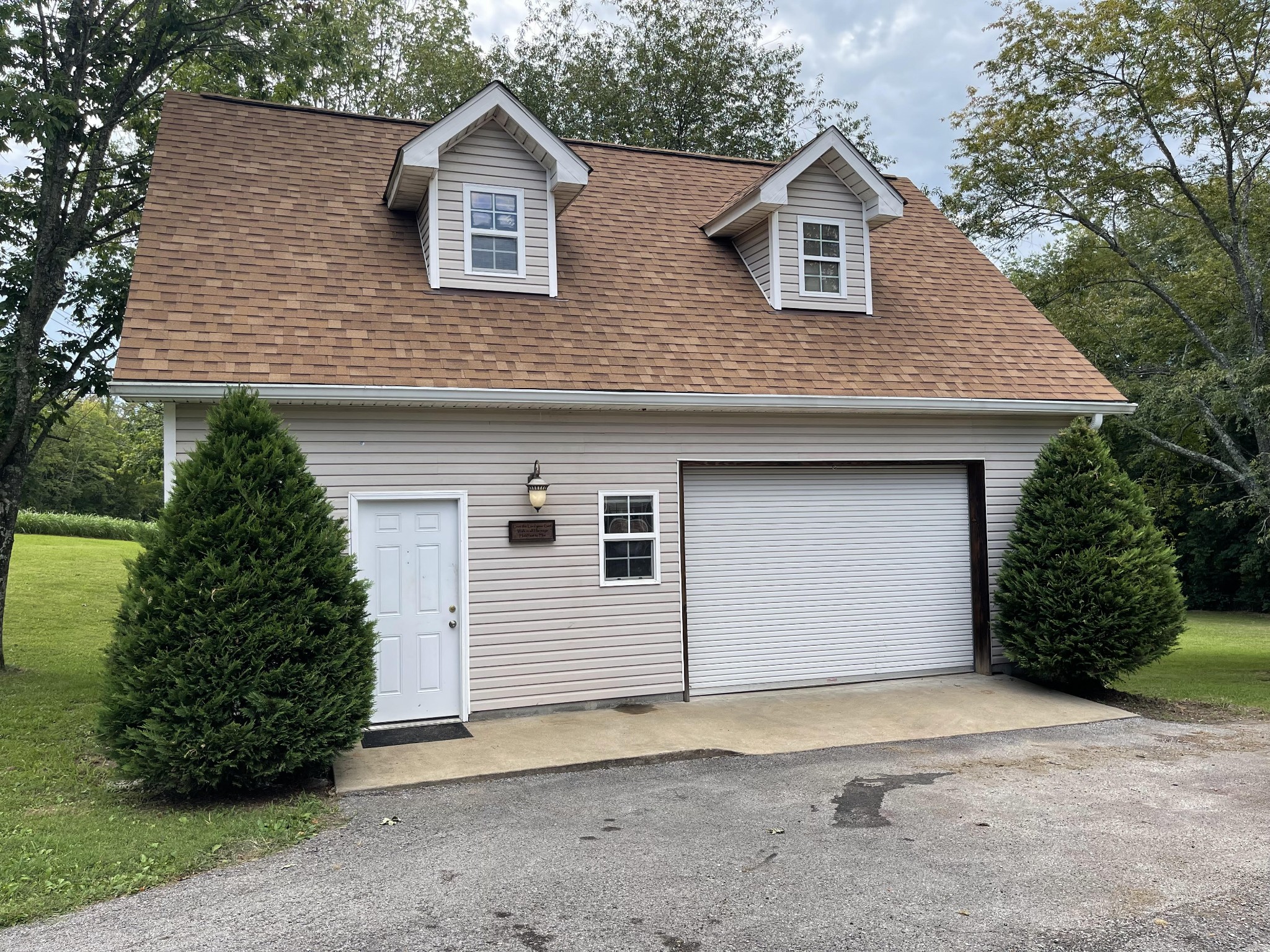 2715 Standing Oak Dr