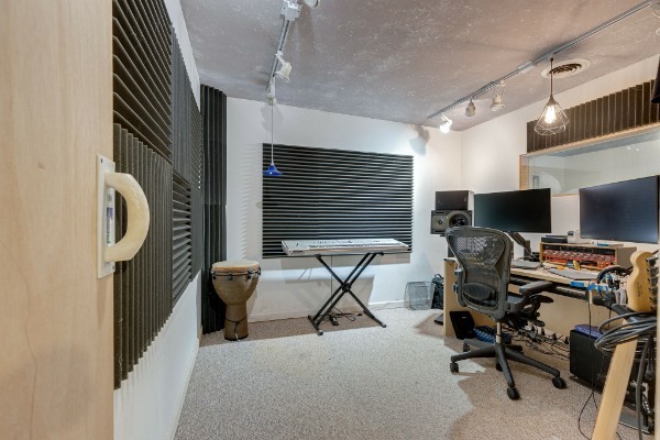 2715 Standing Oak Dr