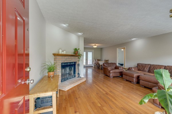 2715 Standing Oak Dr