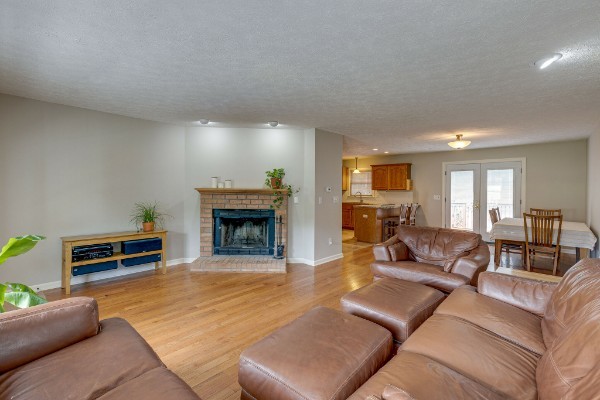 2715 Standing Oak Dr