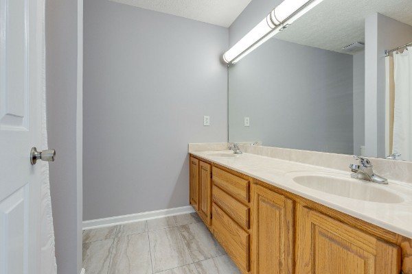 2715 Standing Oak Dr