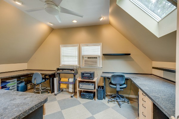 2715 Standing Oak Dr