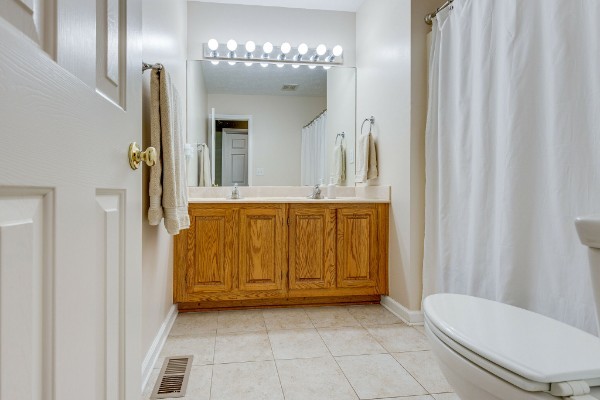 2715 Standing Oak Dr