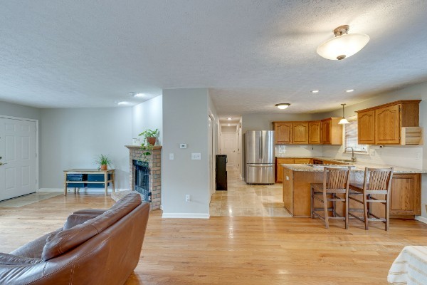 2715 Standing Oak Dr