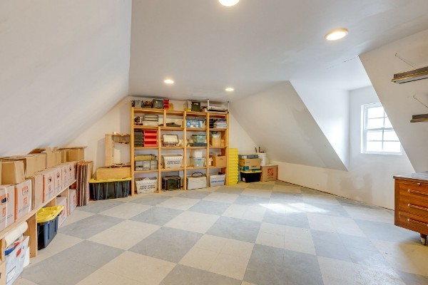 2715 Standing Oak Dr