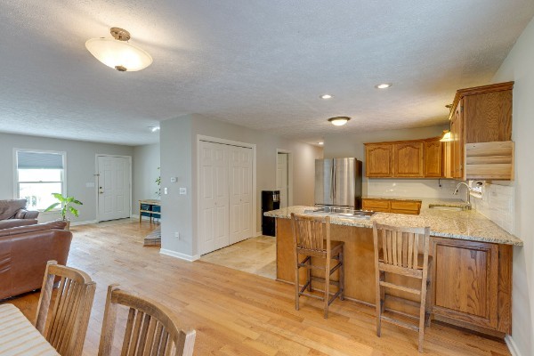 2715 Standing Oak Dr