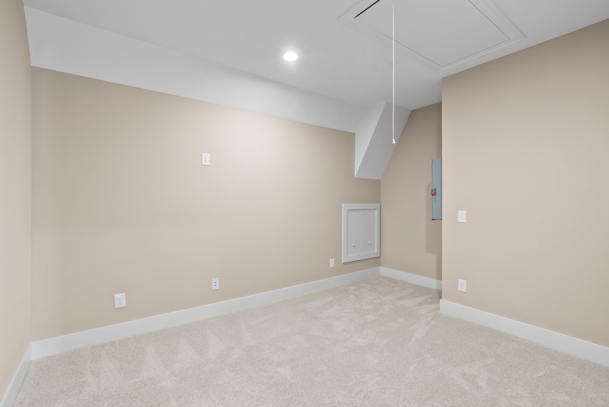 8125 Boiling Springs Pl
