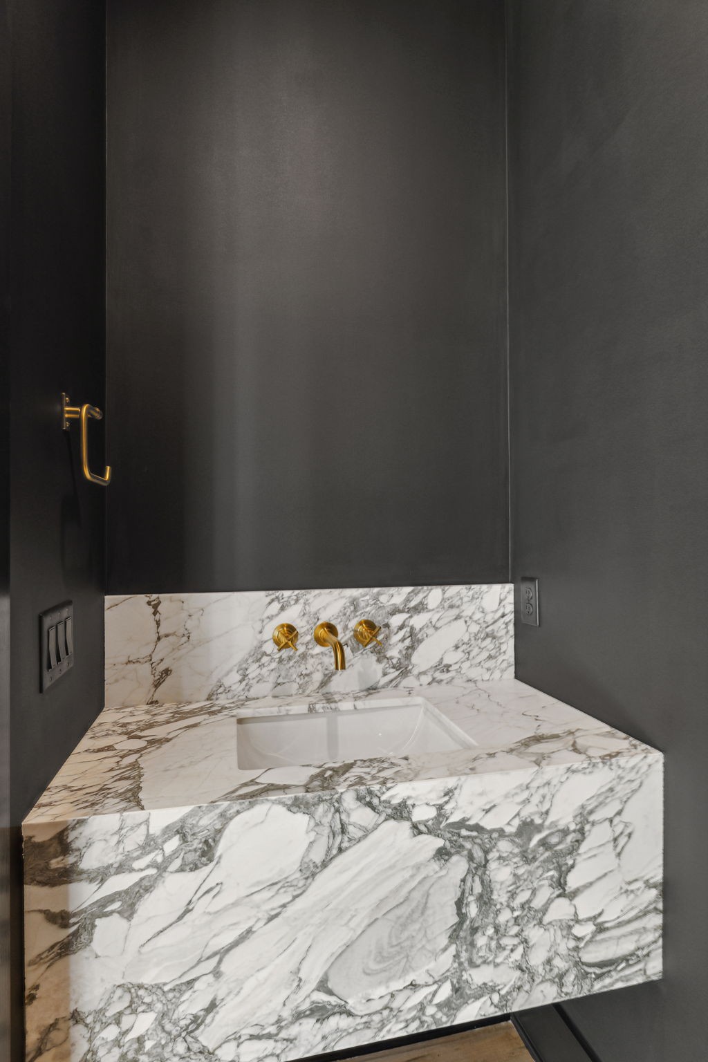 1620 Kaschlina Point