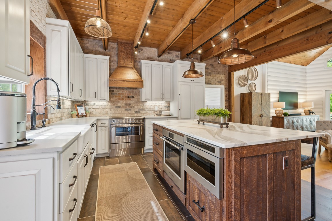 1885 Evergreen Rd