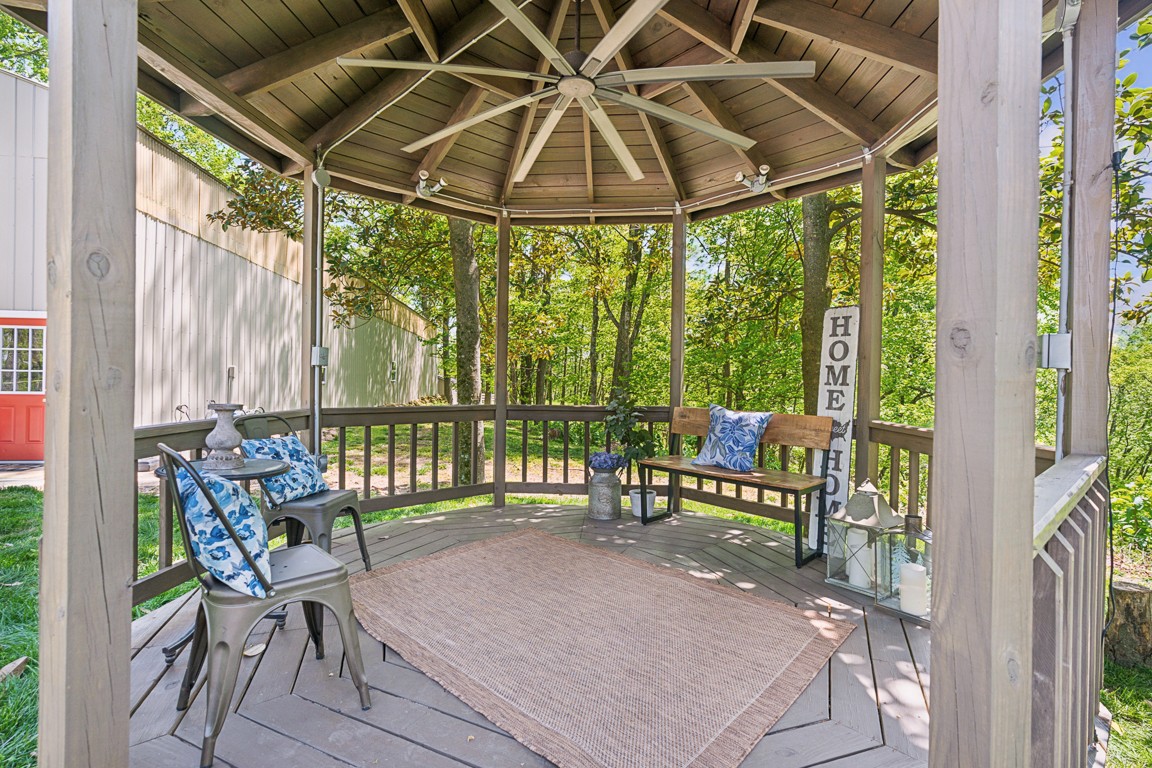 1885 Evergreen Rd