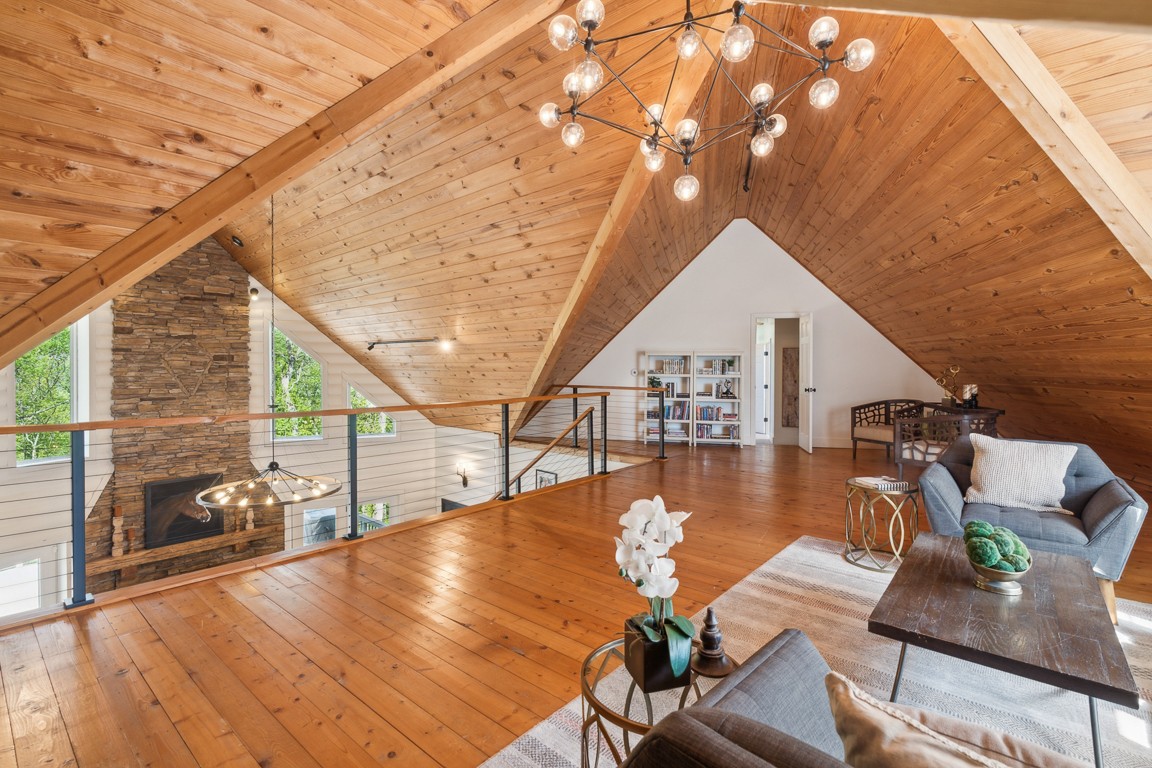 1885 Evergreen Rd