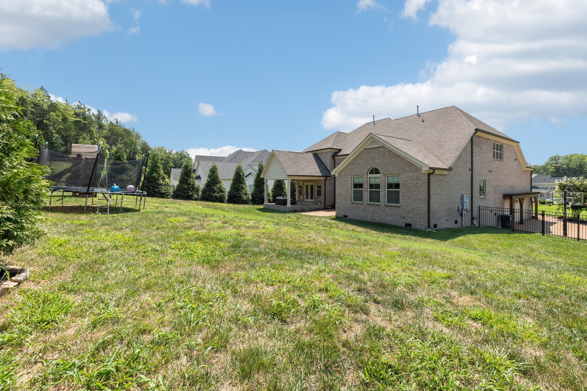 9600 Stonebluff Dr