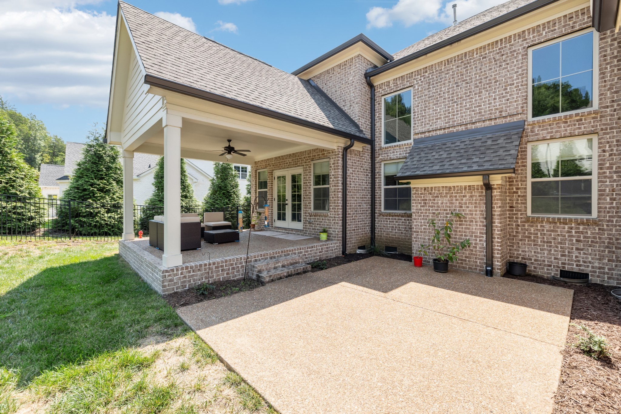 9600 Stonebluff Dr