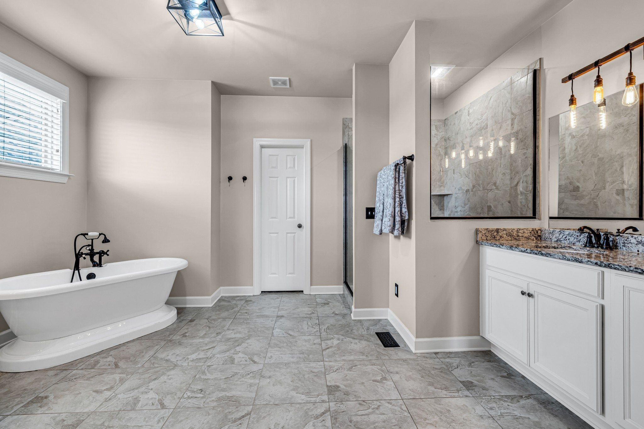 318 Crescent Moon Cir