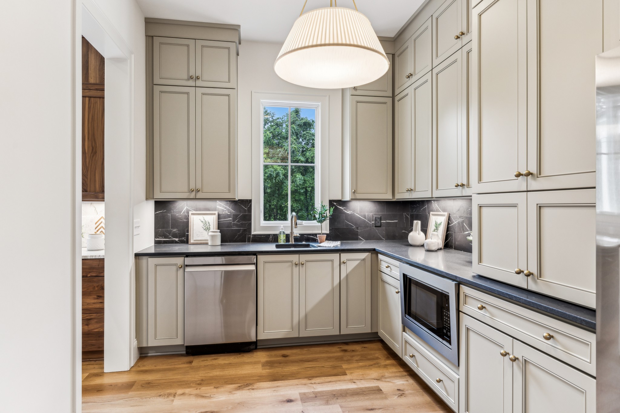 8121 Boiling Springs Pl