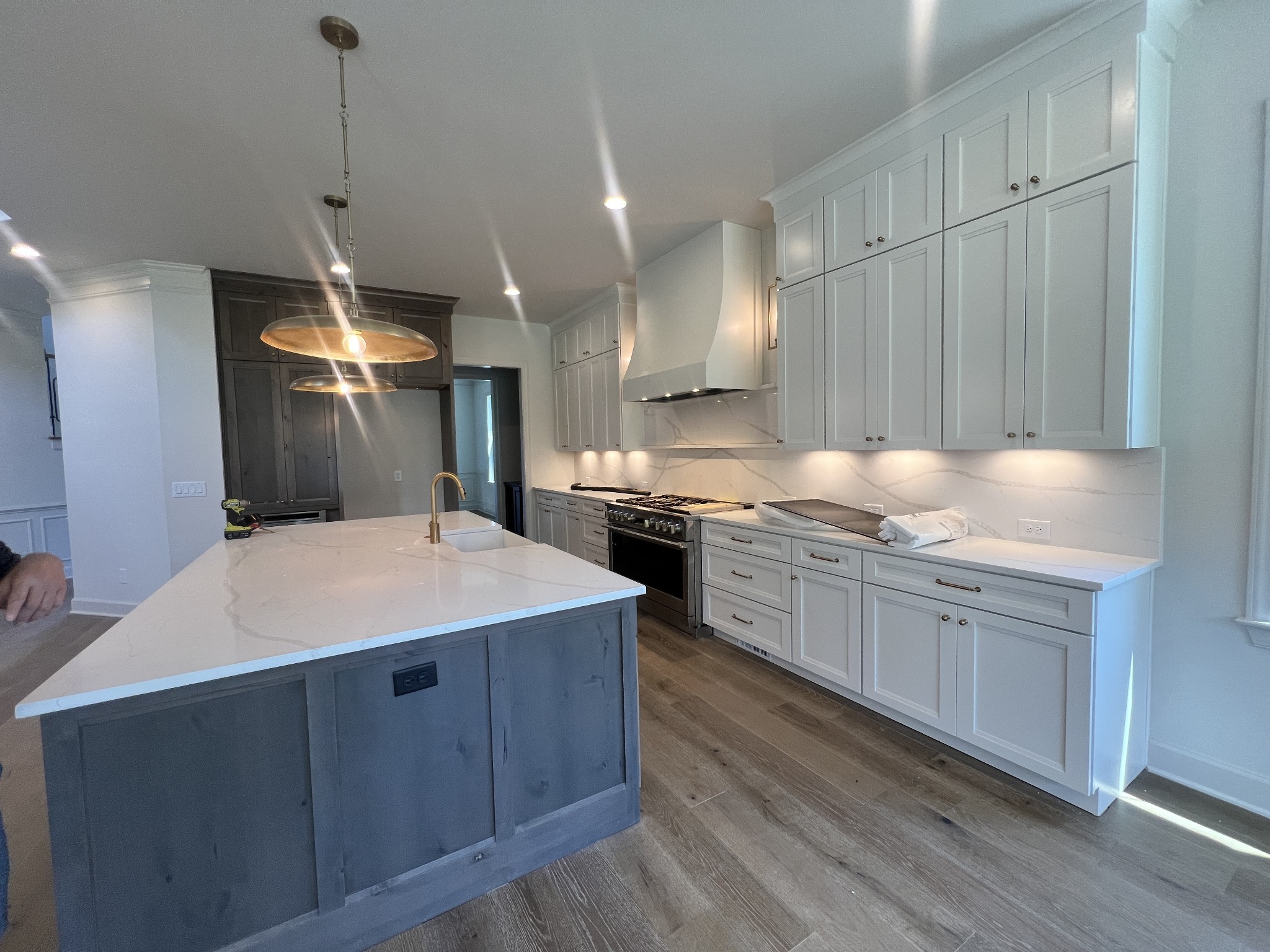 1900 Palisades Dr