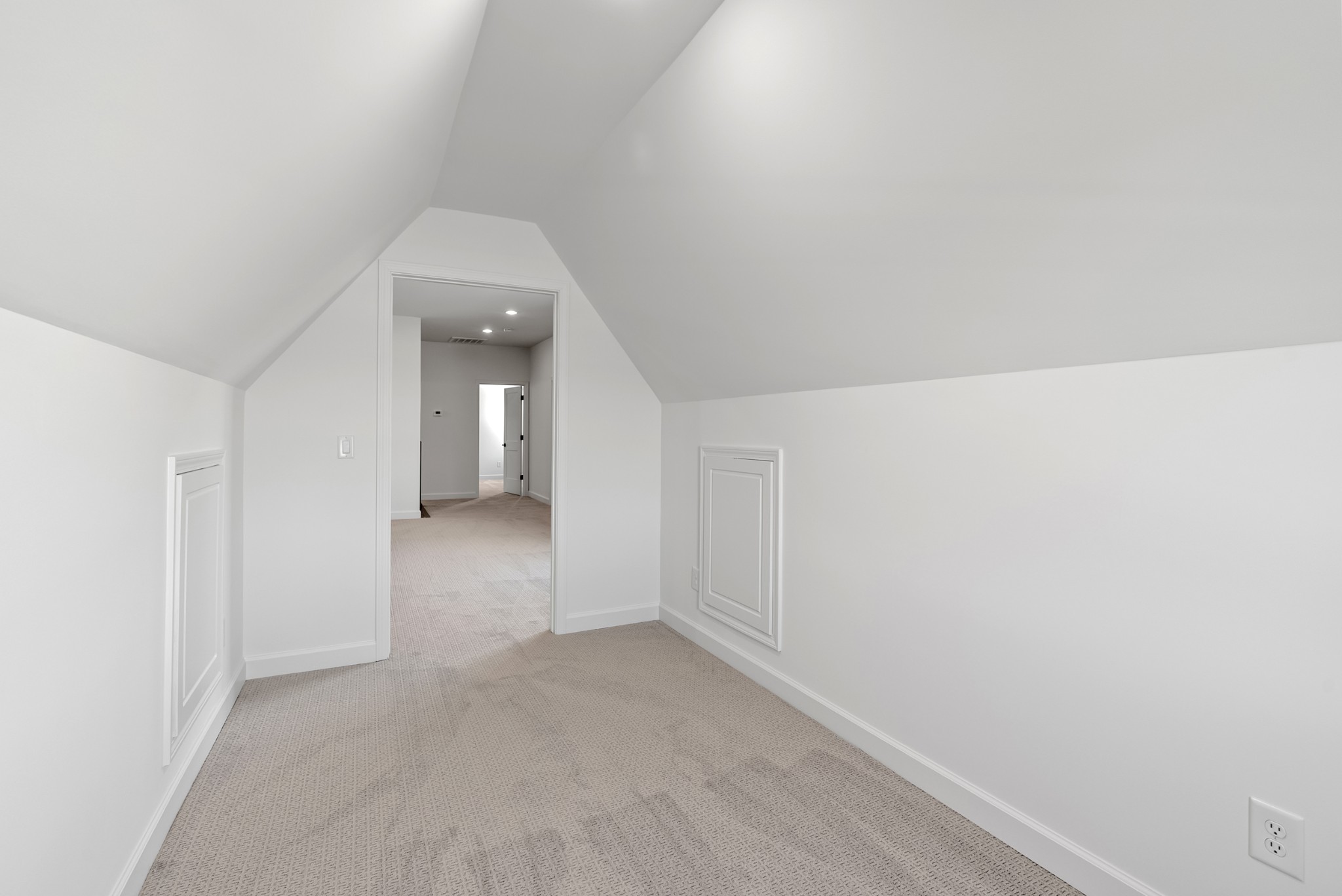 9902 Amarosa Court